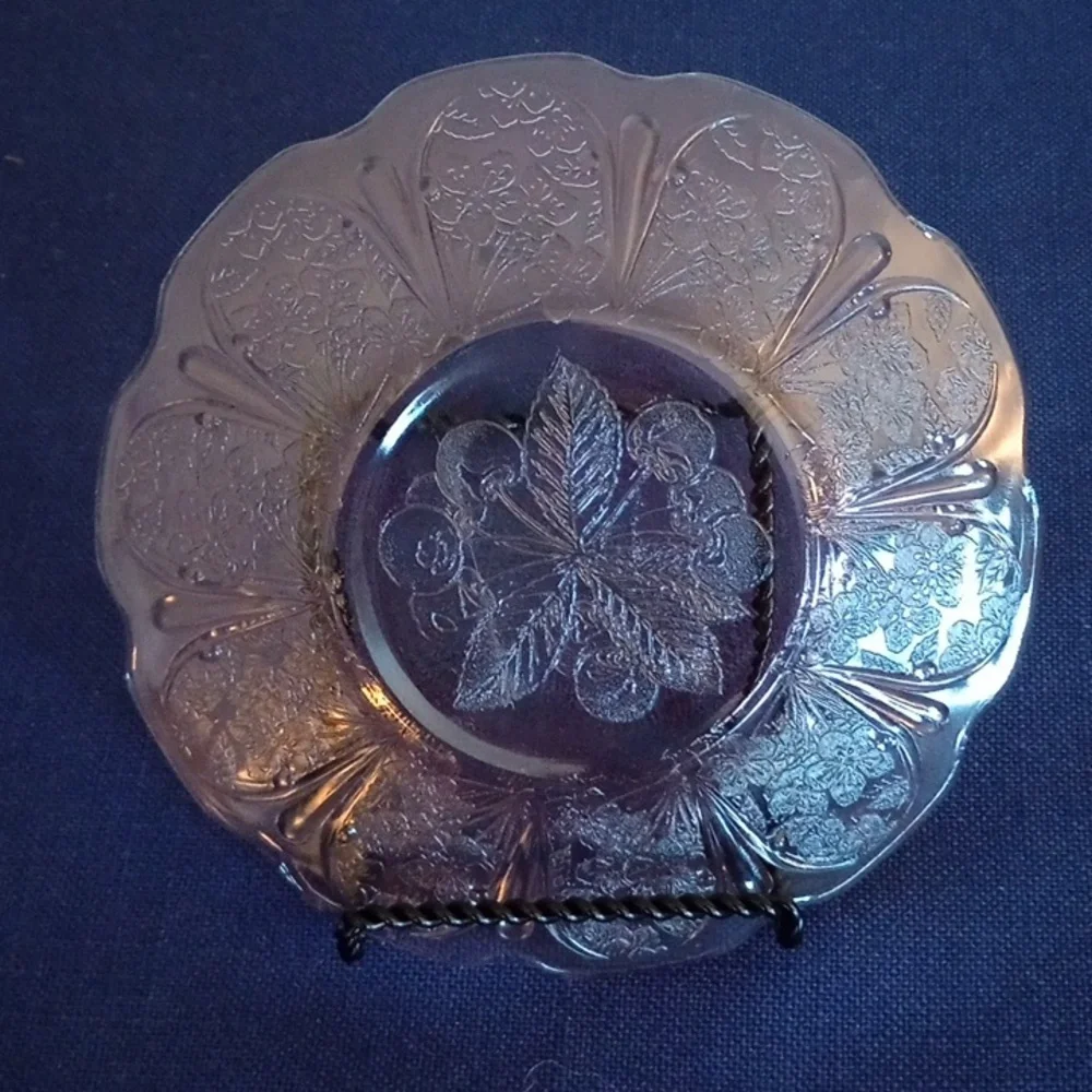 JEANNETTE PRESSED GLASS LUNCHEON OR SNACK PLATE, PATTERN CHERRY BLOSSOM